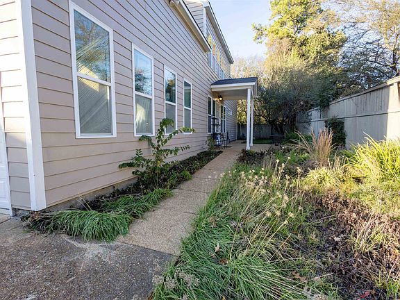 5th image of 510 Berkeley Sq