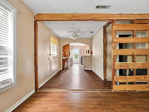 5th image of 3304 Hardy St