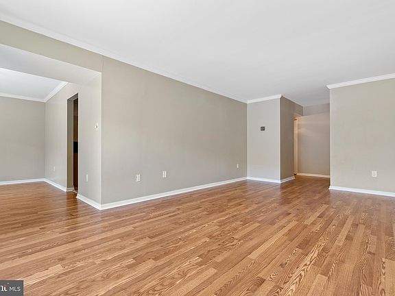 5th image of 9733 Kings Crown Ct APT 102