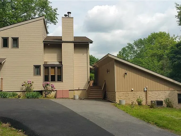 1837 Bushkill Dr #A — Photo 1