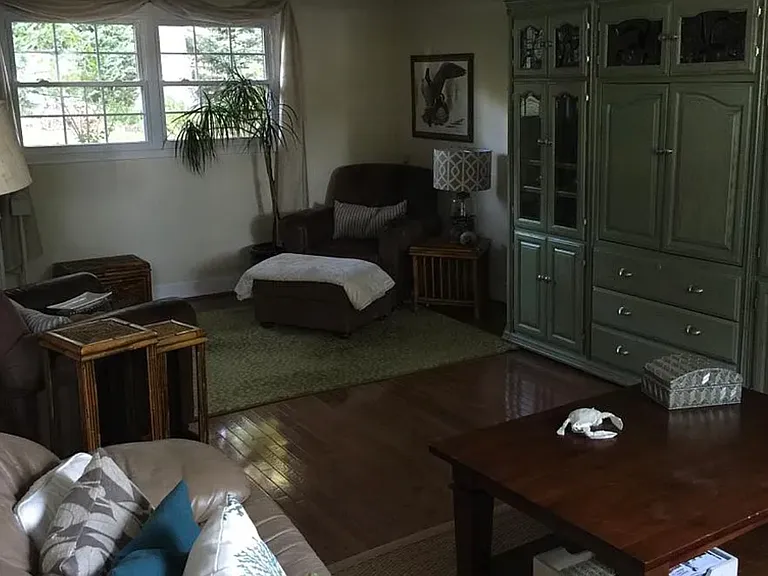 996 Elizabeth Dr — Photo 4