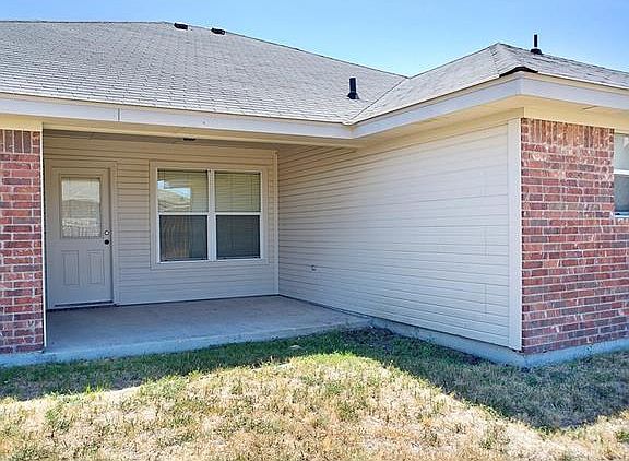 4th image of 2401 Griffin Dr