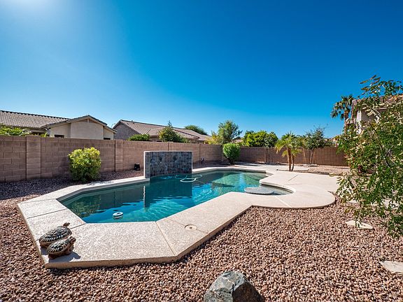 Swimming Pool with Table & Fountains