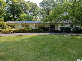 7 Cypress Dr, Woodbury, NY 11797