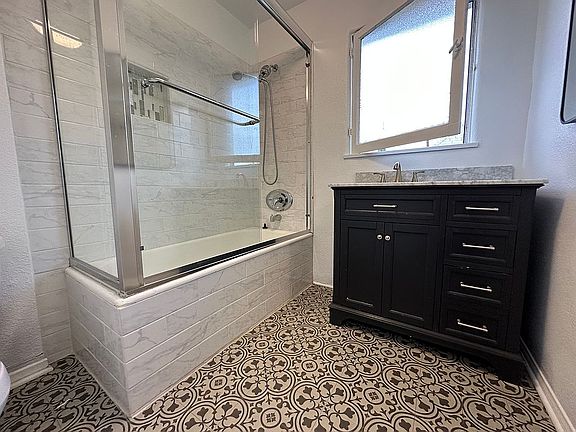 4th image of 1459 S Ogden Dr