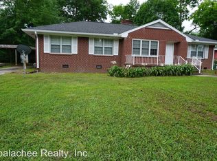 27 E Williams St, Winder, GA 30680