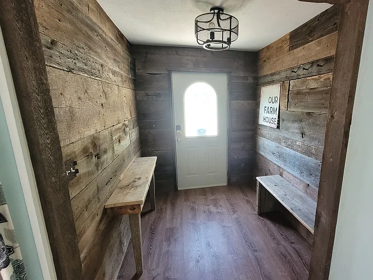 106 Columbia Ave — Photo 2