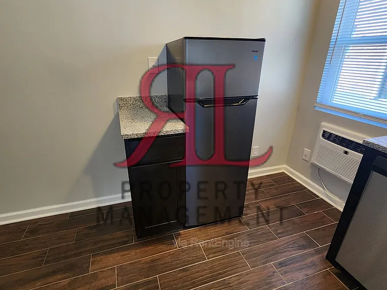 675 Riverview Dr #A-4 — Photo 3