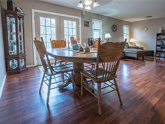 5th image of 47 Leicester Dr