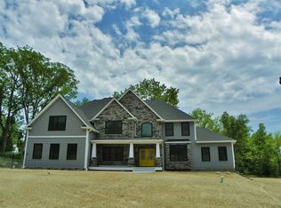 26 Caliburn Ct, Wappingers Falls, NY 12590