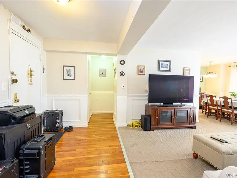 4 Sadore Ln #3J — Photo 13