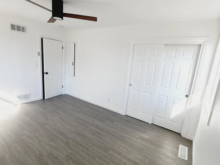 1420 W Lee St — Photo 13
