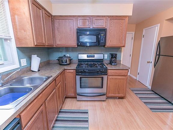 3rd image of 435 Dumbarton Blvd