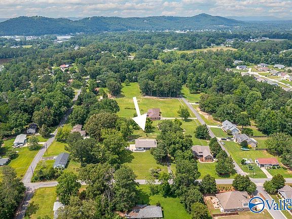 3rd image of 3270 Hall Dr