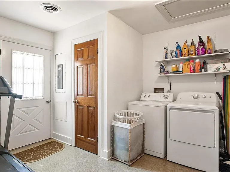 814 Duck Pond Rd — Photo 16