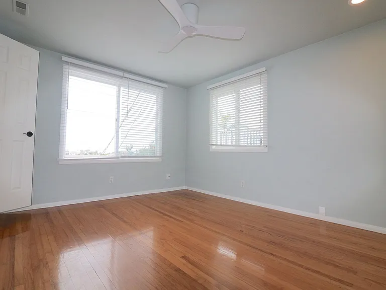 858-860 Dewitt Ave — Photo 12