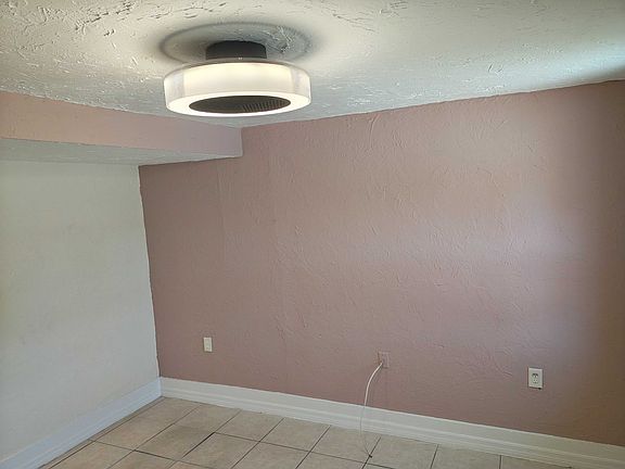 4th image of 3101 54th Ave N #B