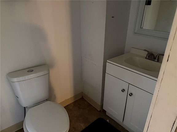 5th image of 713 Saline St