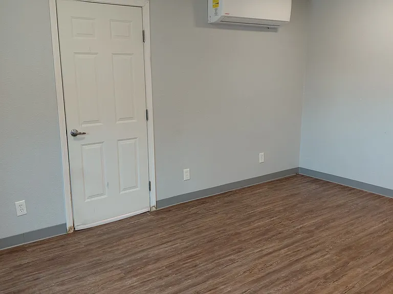 Timberwolf Dr — Photo 4