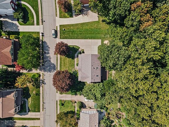 4th image of 328 Cloverdale Dr
