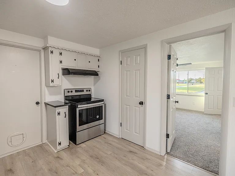 912 SW 5th St — Photo 12
