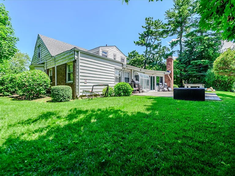 70 Longfellow Rd — Photo 26