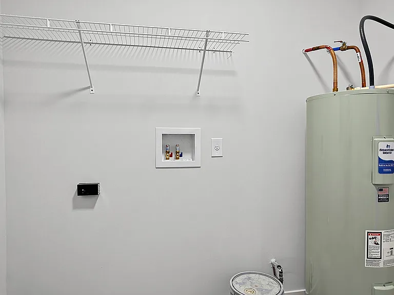 3953 Unit B (Upper level)