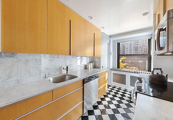 3rd image of 2 Tudor City Pl APT 1JS