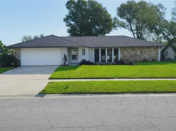 401 Running Horse Rd, Seffner, FL 33584