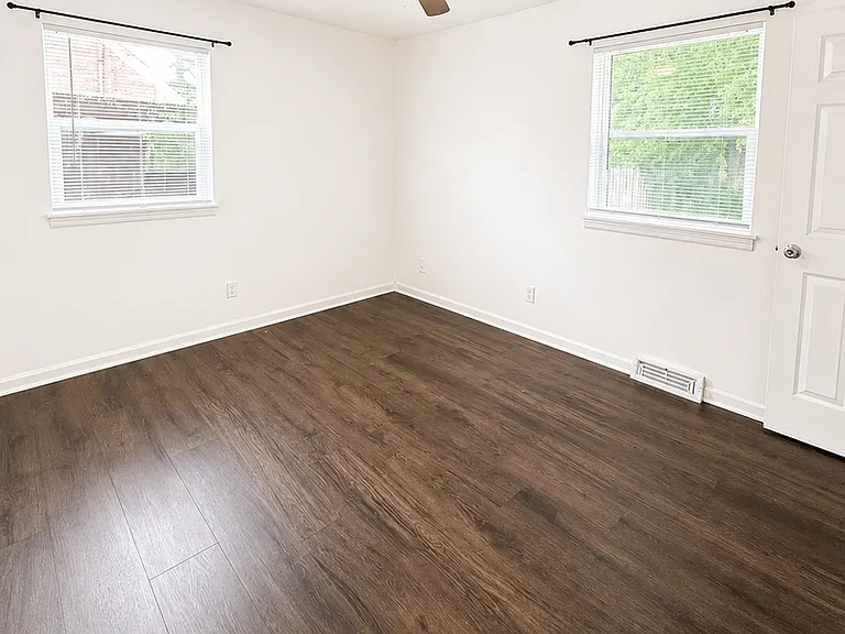 1002 Irving Dr — Photo 13