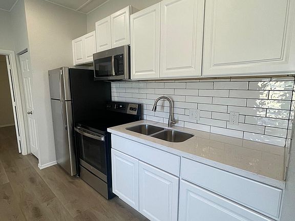 3rd image of 5713-2 Broadway Ave