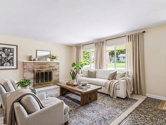 4th image of 12 Winslow Ln