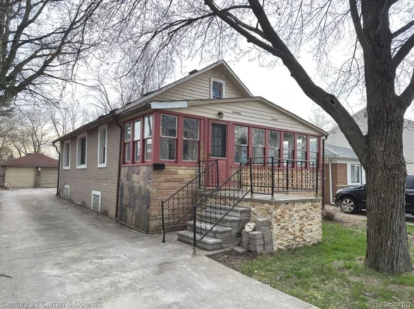 8644 Nightingale St, Dearborn Heights, MI 48127