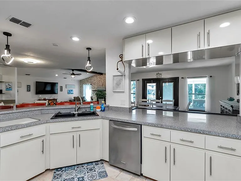 1542 SE Pinwheel Dr — Photo 29