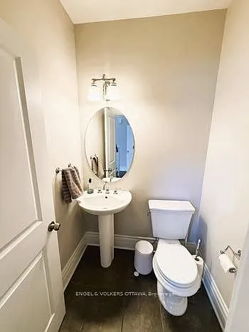 29 Franklin Cathcart Cres — Photo 9