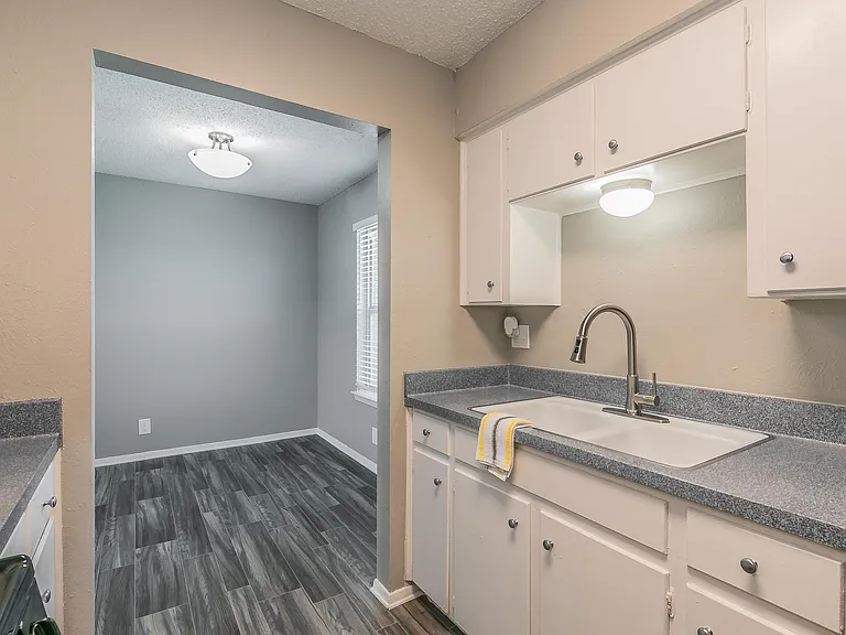 Davis Park Apartments — Photo 44