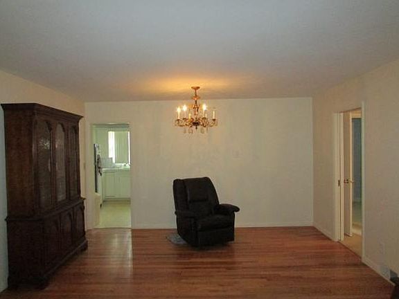 4th image of 106 Aldrich Ave