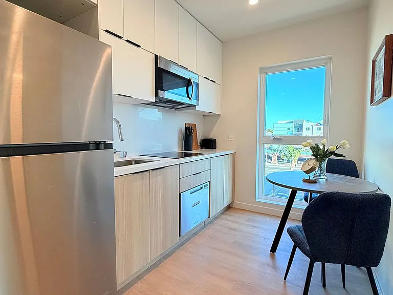Lux Catalina — Photo 8