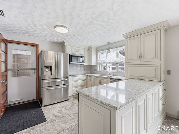 2nd image of 24 Iroquois Road