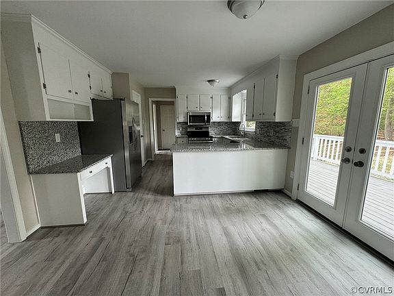 3rd image of 2406 Sunset Hills Ct