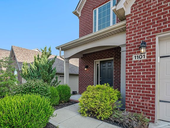 2nd image of 1101 Henderson Dr