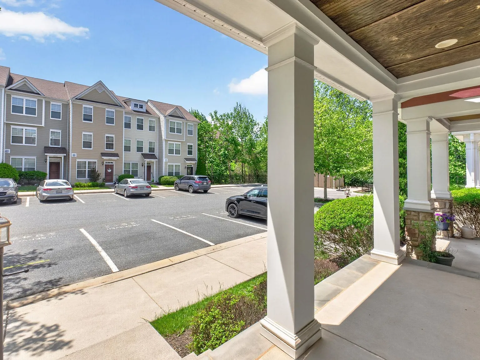3 bed, 3.5 bath, 2361 sqft, $2,700 — Photo 4