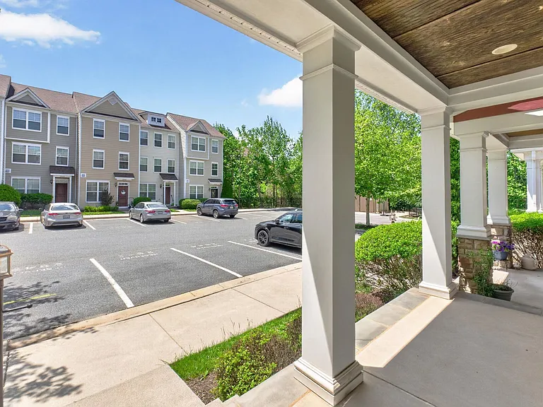 2942 Templehof Ct — Photo 4