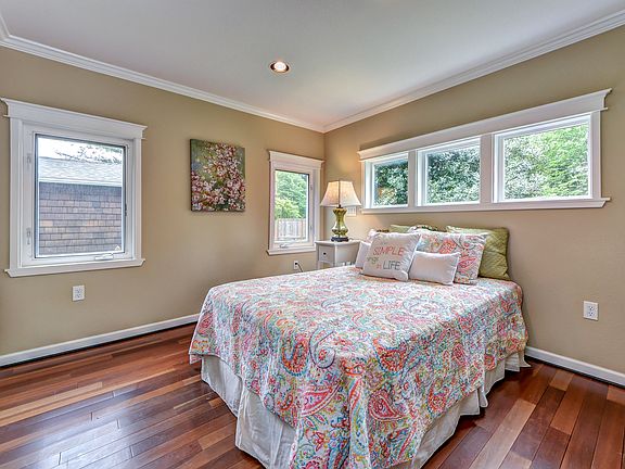 5th image of 428 Janet Ave NE