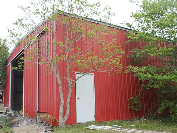 60x40 enclosed, floored