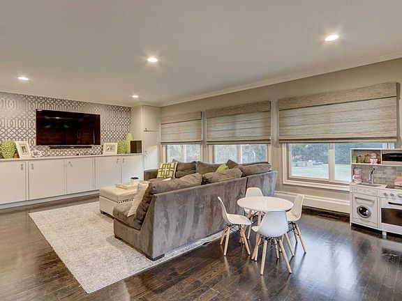 4th image of 229 Parkside Dr