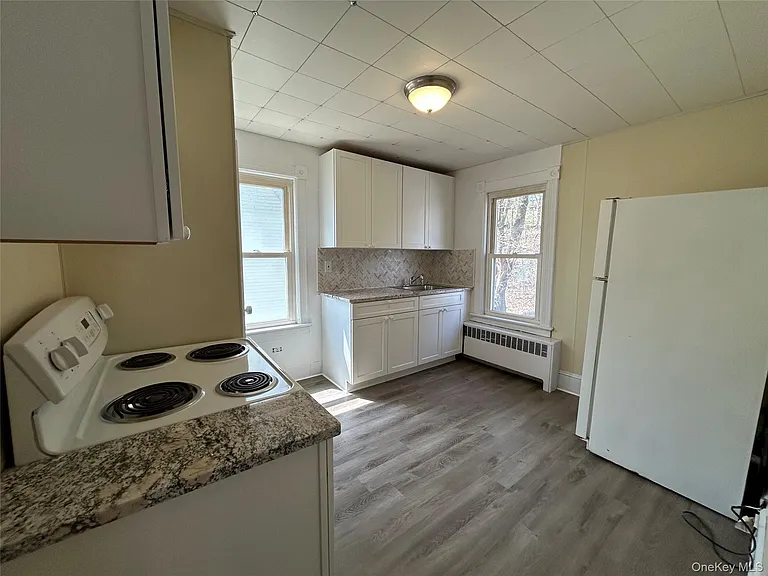 84 Orange Ave — Photo 4
