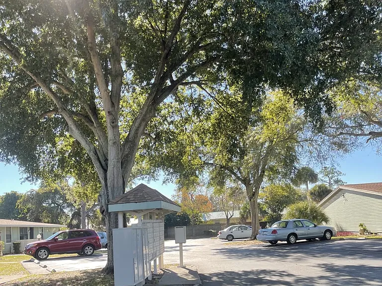 Sunrise Apartments — Photo 13