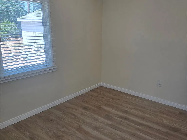 929 E Barbara Ave — Photo 9
