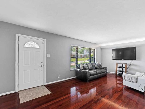 3rd image of 8007 Braddock Ave